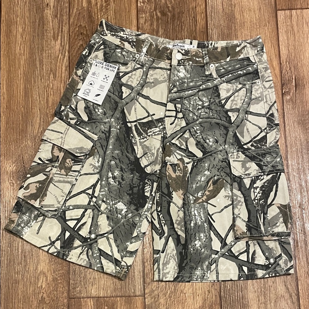 Refrain Lux Denim Camouflage Cargo Shorts Woman Size 7/28